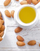 Dành cho ai không biết mua dầu hạnh nhân nguyên chất ở đâu