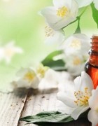 Tiết lộ thông tin tinh dầu hoa nhài có tác dụng làm mỹ phẩm