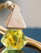 Tinh dầu để trong xe hơi với hương thơm nhẹ nhàng